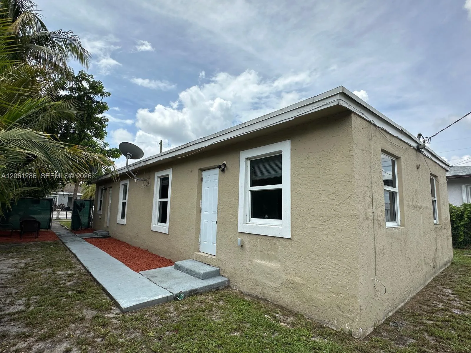 728 SW 6th St # 2, Dania Beach, FL 33004