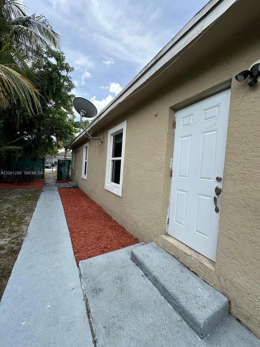 728 SW 6th St # 2, Dania Beach, FL 33004 photo 3