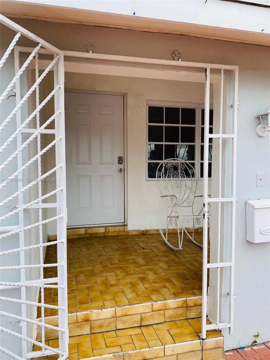 3335 SW 26th St # 3335, Miami, FL 33133