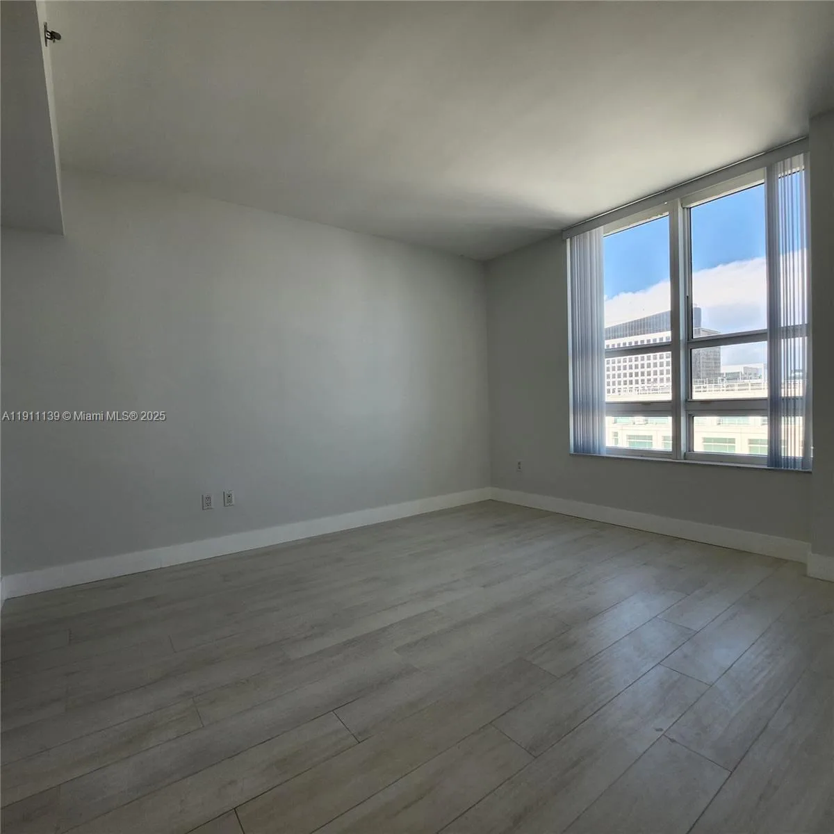 950 Brickell Bay Dr # 3702, Miami, FL 33131 photo 12