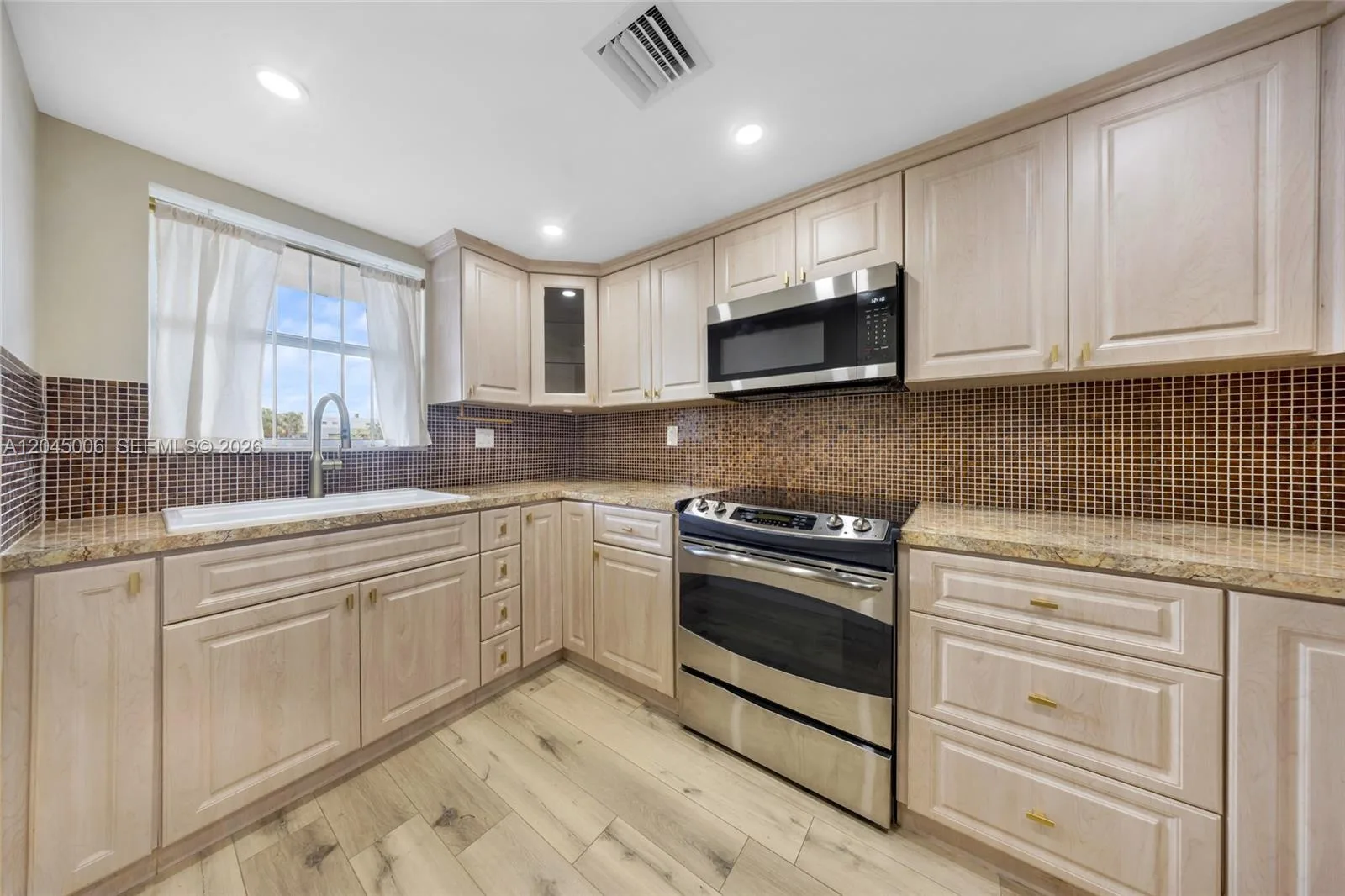 20 NW 87th Ave # A208, Miami, FL 33172 photo 2