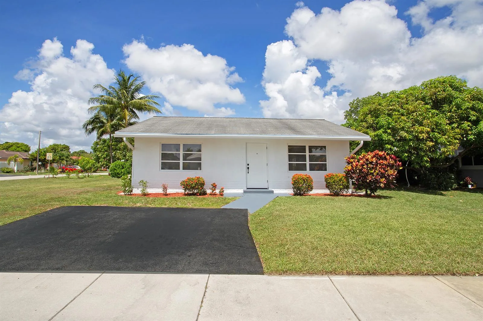 7609 NW 70 Avenue, Tamarac, FL 33321