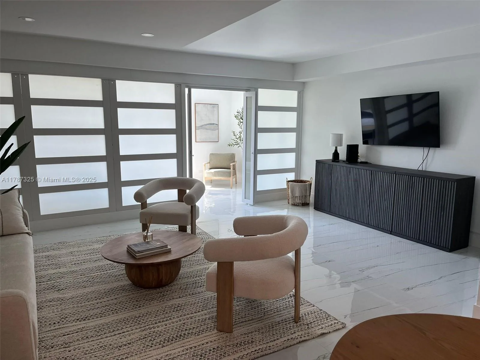 2301 Collins Ave # 628, Miami Beach, FL 33139 photo 2