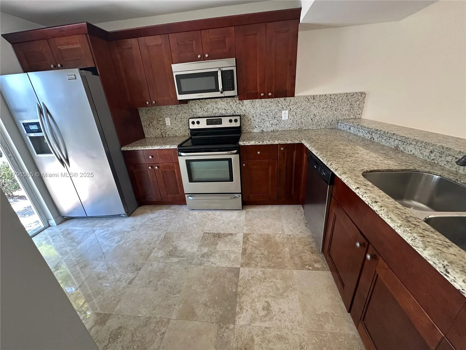 878 Crystal Lake Dr, Deerfield Beach, FL 33064 photo 2