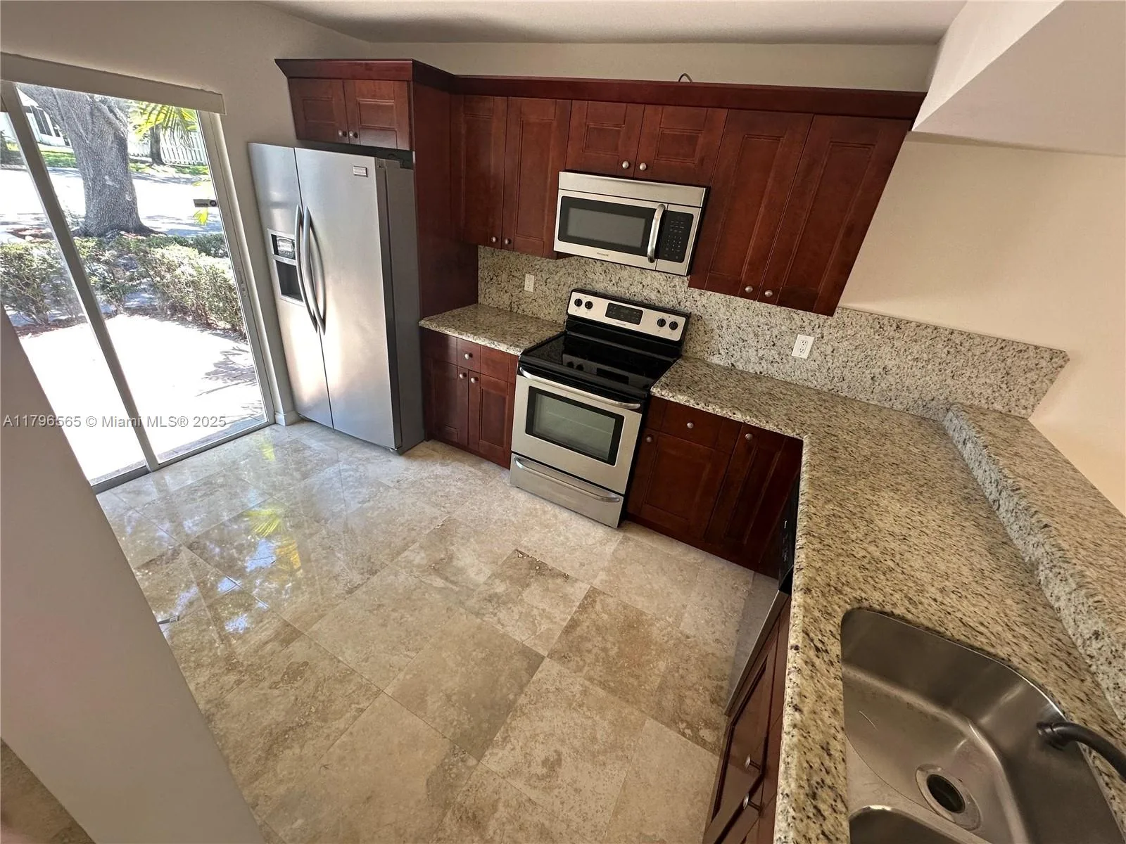 878 Crystal Lake Dr, Deerfield Beach, FL 33064 photo 3