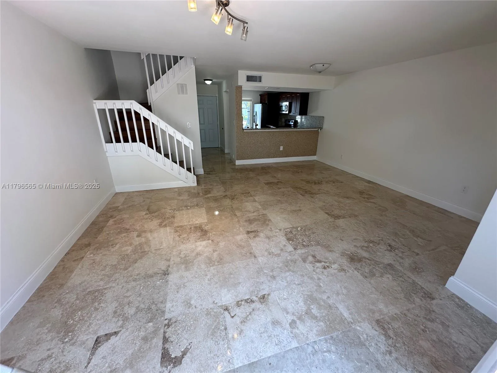 878 Crystal Lake Dr, Deerfield Beach, FL 33064 photo 4