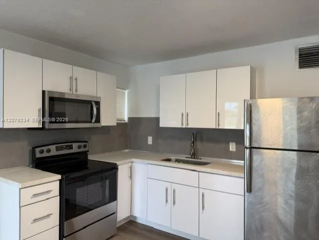 805 NE 134th St # B, North Miami, FL 33161 photo 8