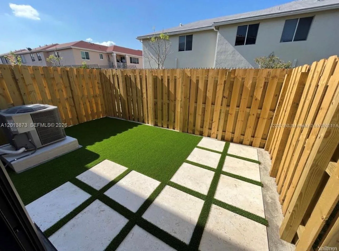 929 NE 211th St, Miami, FL 33179 photo 3