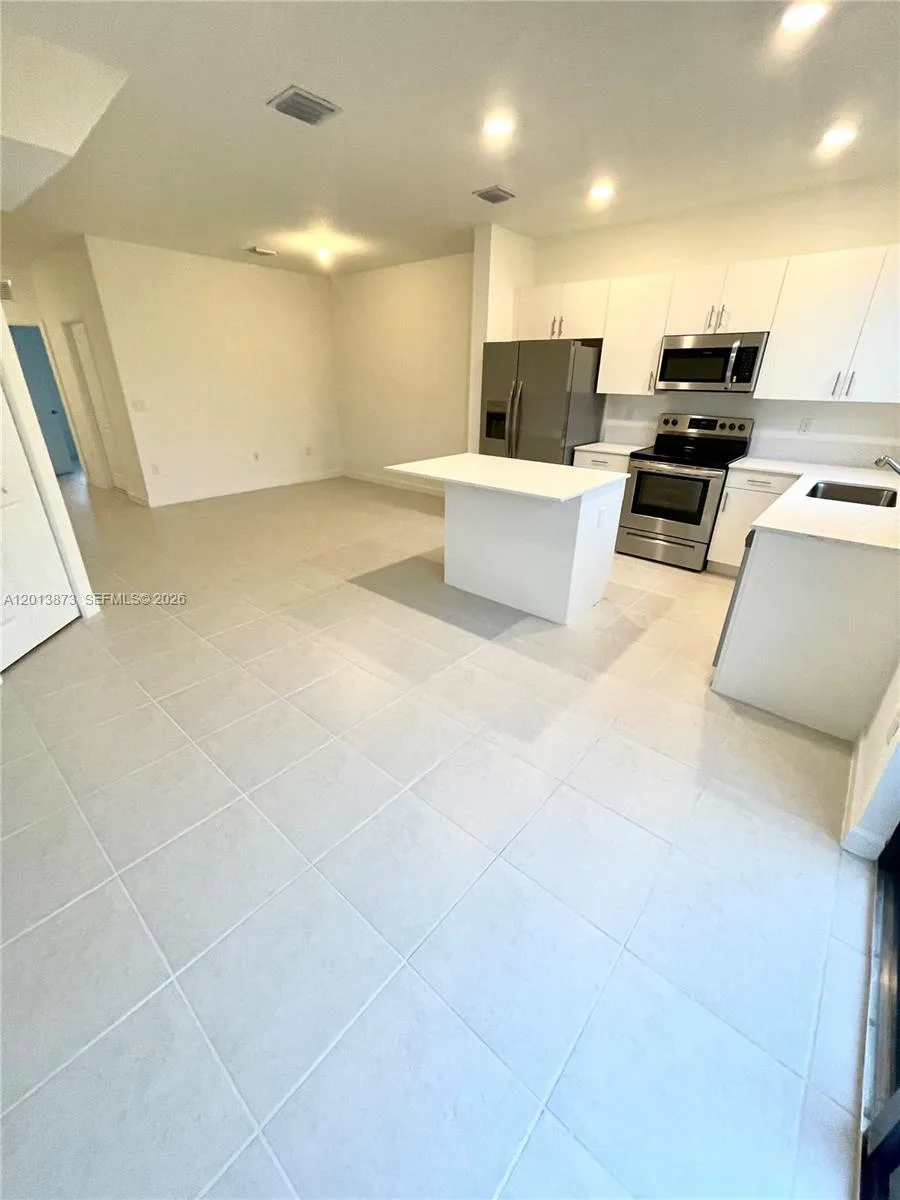 929 NE 211th St, Miami, FL 33179 photo 6