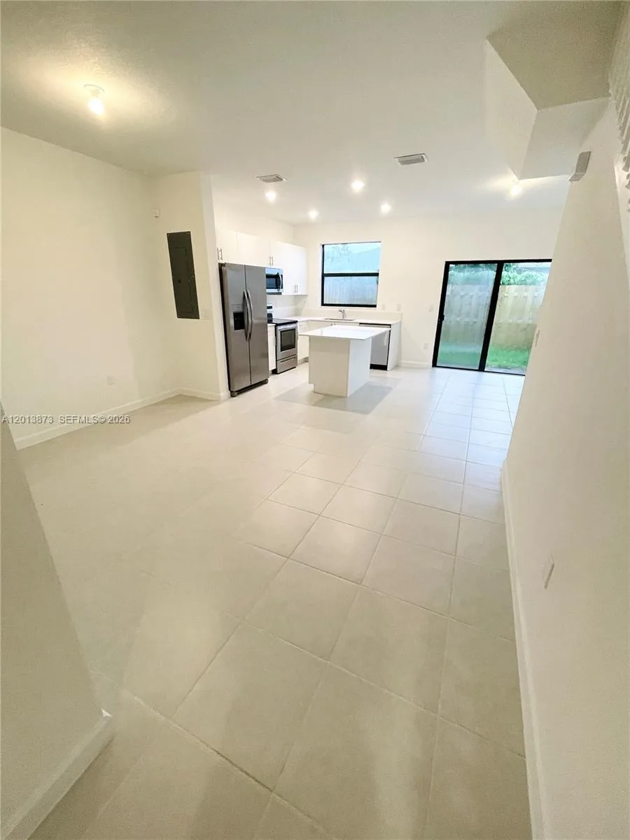 929 NE 211th St, Miami, FL 33179 photo 7