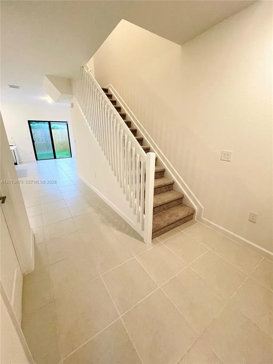 929 NE 211th St, Miami, FL 33179 photo 8