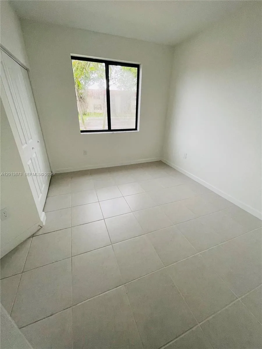 929 NE 211th St, Miami, FL 33179 photo 9