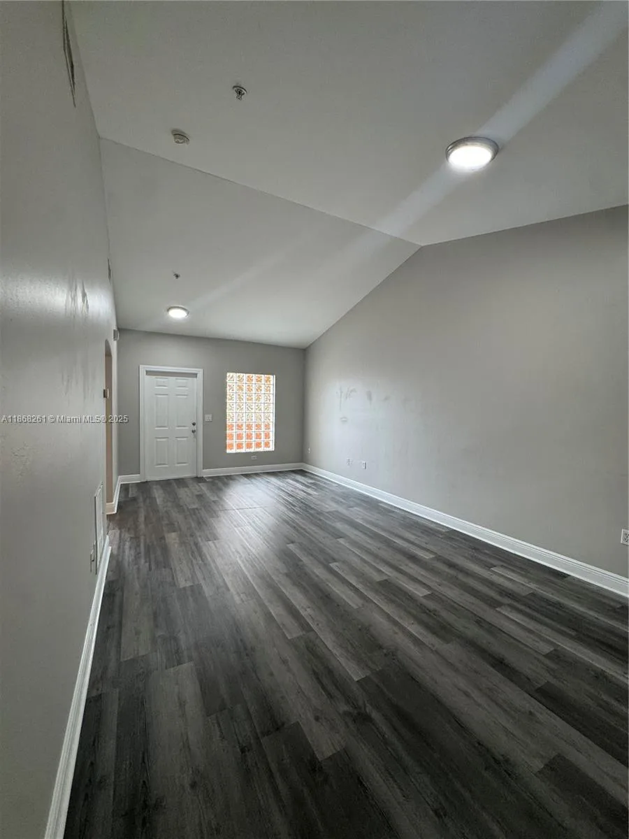 4154 Castilla Cir # 204, Fort Myers, FL 33916 photo 2