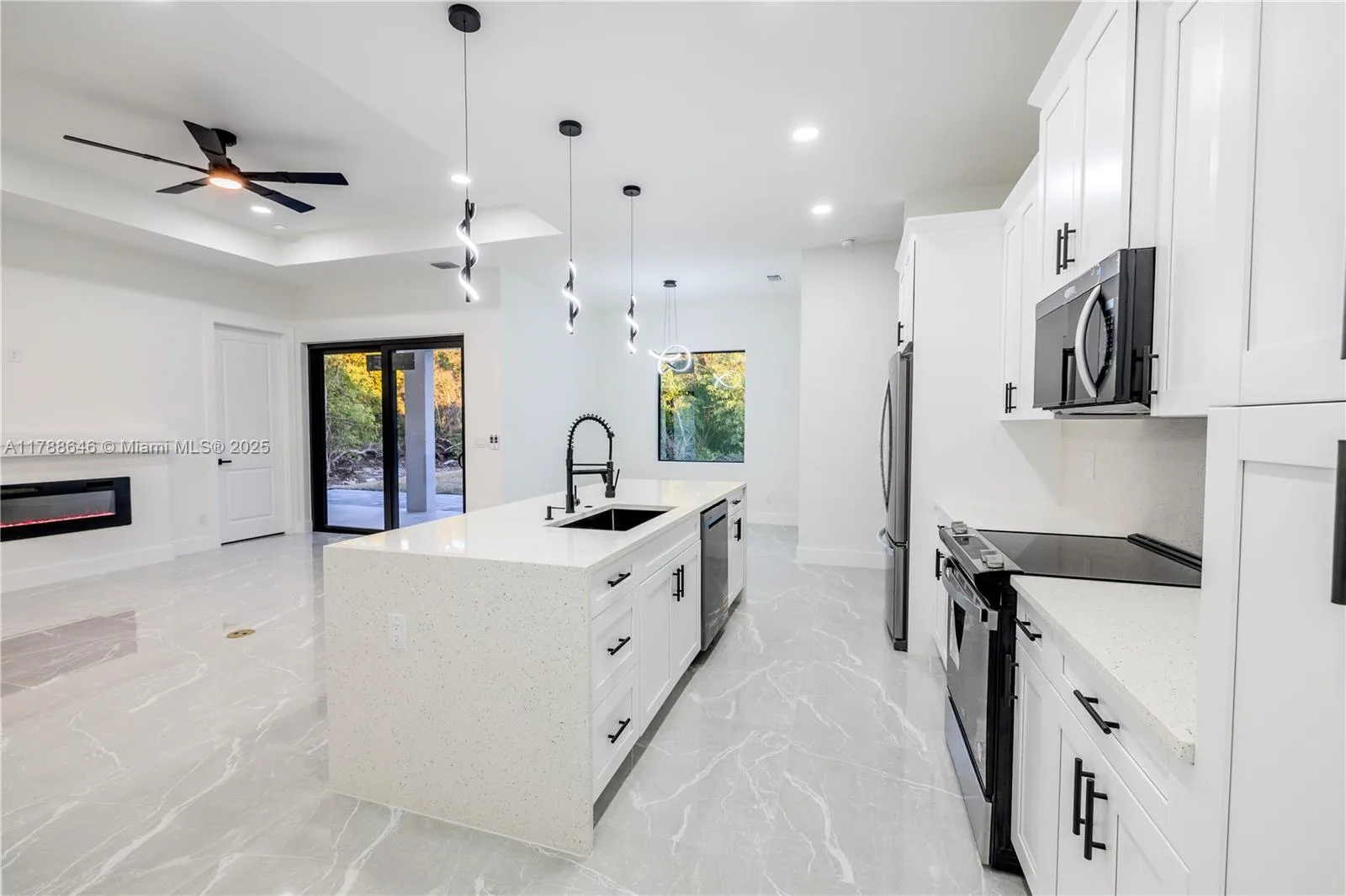 154 NE 4th ST, Cape Coral, FL 33909 photo 3