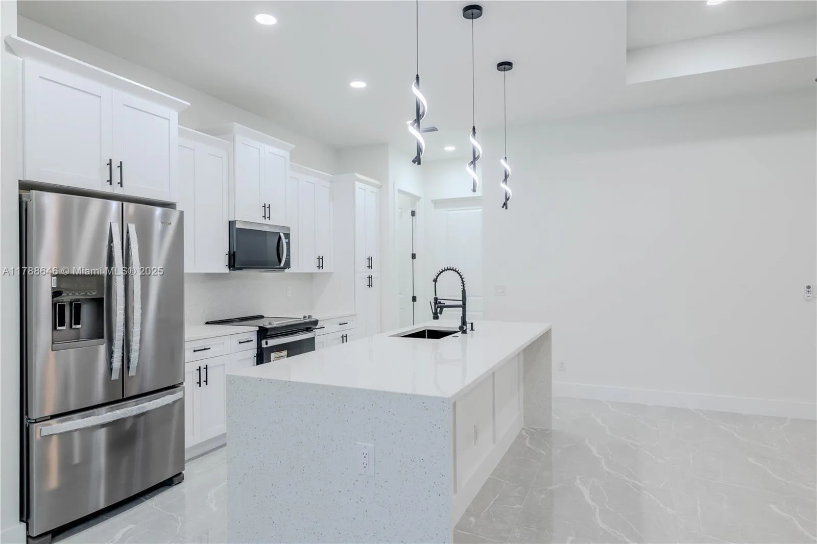 154 NE 4th ST, Cape Coral, FL 33909 photo 4