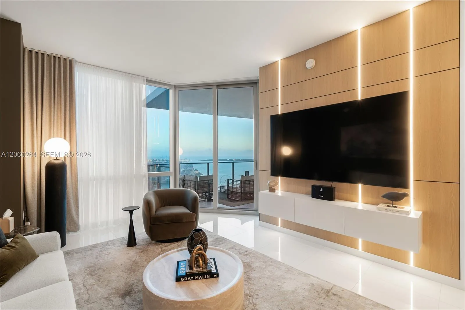 851 NE 1st Ave # 4207, Miami, FL 33132