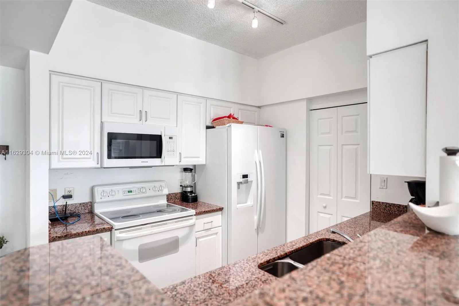 1155 Brickell Bay Dr # 507, Miami, FL 33131 photo 13