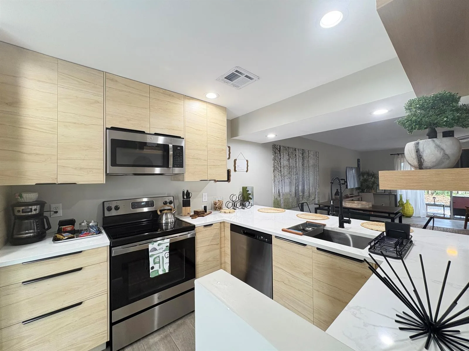 690 SE 23rd Avenue # 1, Pompano Beach, FL 33062