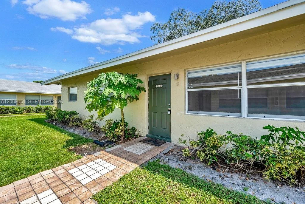 6907 SW 7th St, Margate, FL 33068