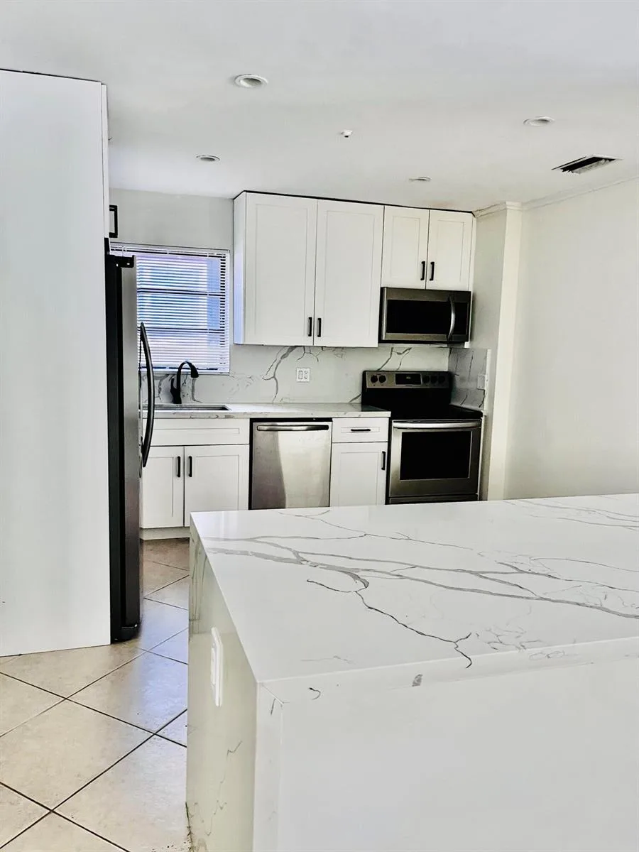 924 Johnson Street, Hollywood, FL 33019 photo 7
