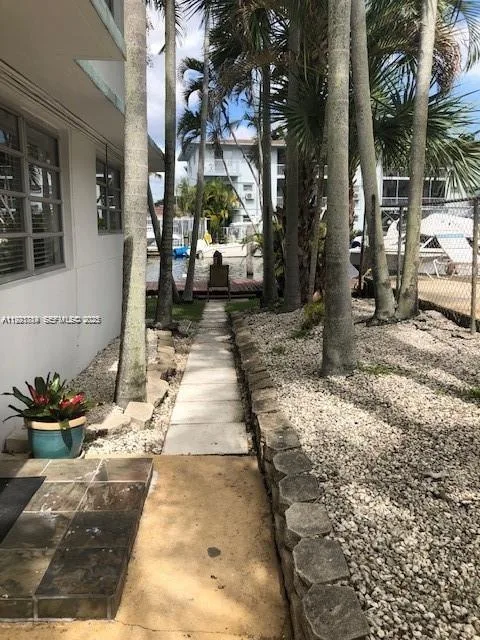 645 NE 77th St # 8, Miami, FL 33138 photo 3
