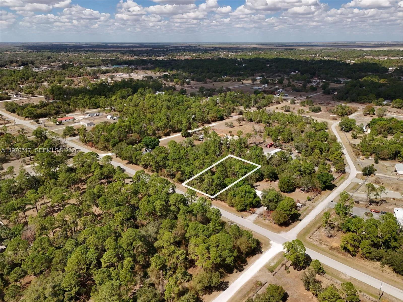 439 AVENIDA DEL SUR, Clewiston, FL 33440 photo 2