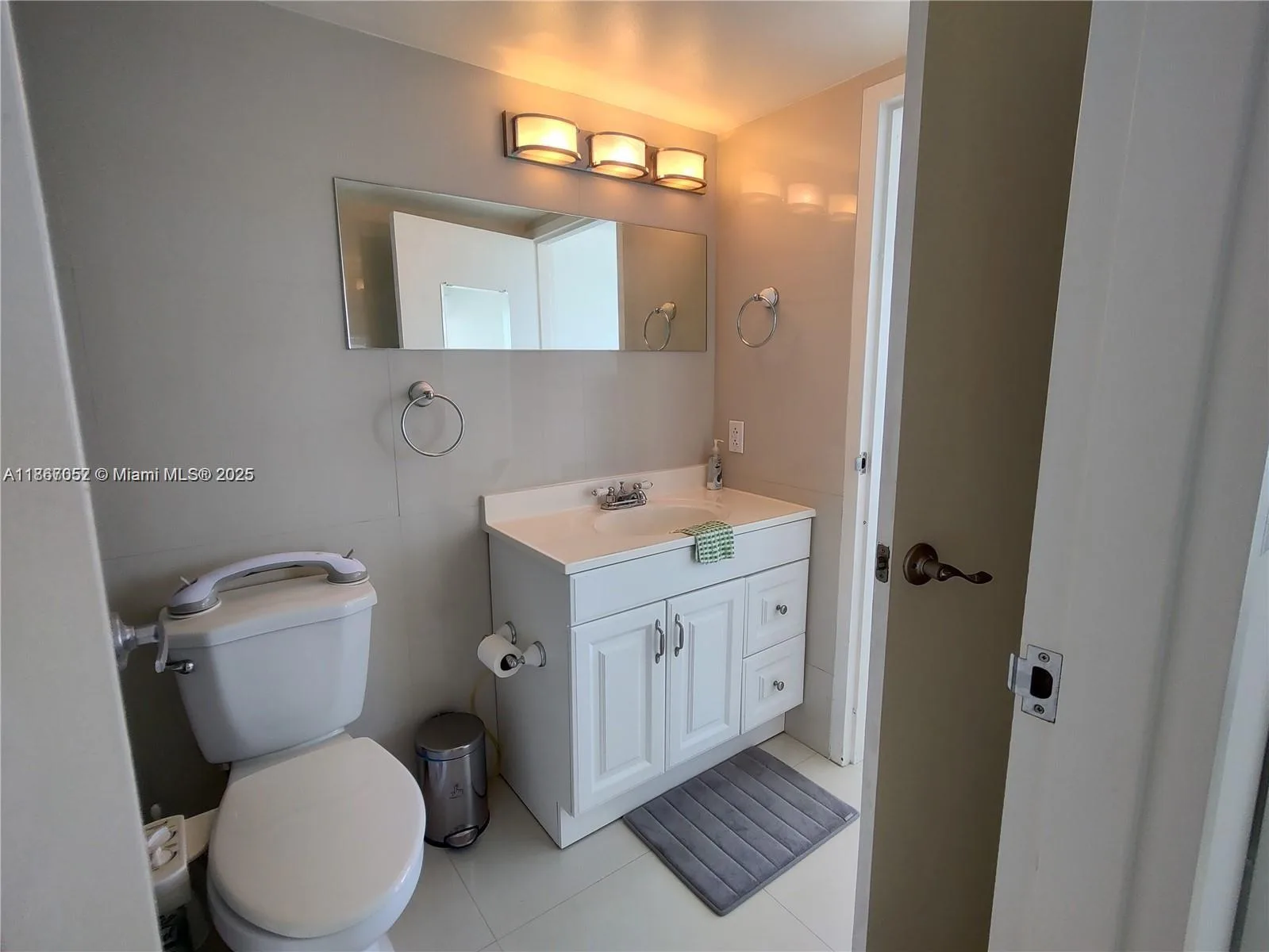 7601 E Treasure Dr # 2018, North Bay Village, FL 33141 photo 10
