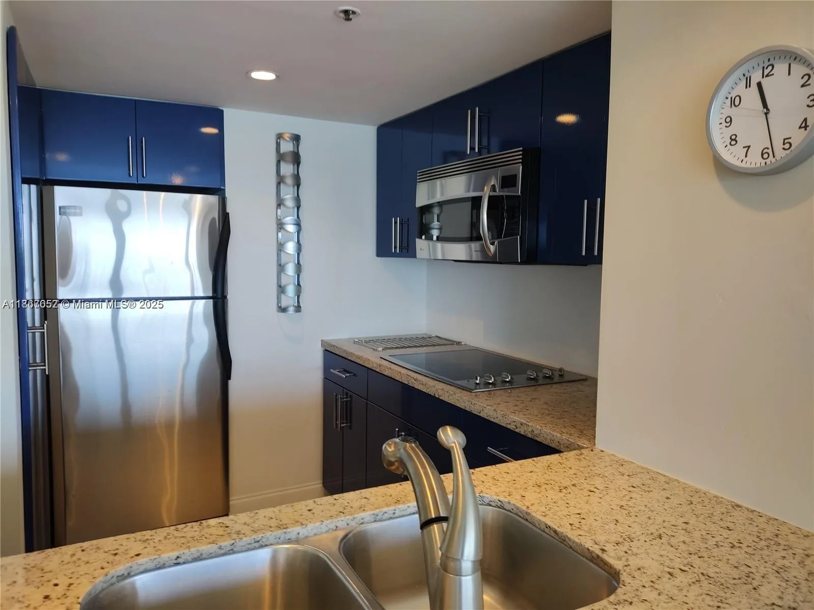 7601 E Treasure Dr # 2018, North Bay Village, FL 33141 photo 3