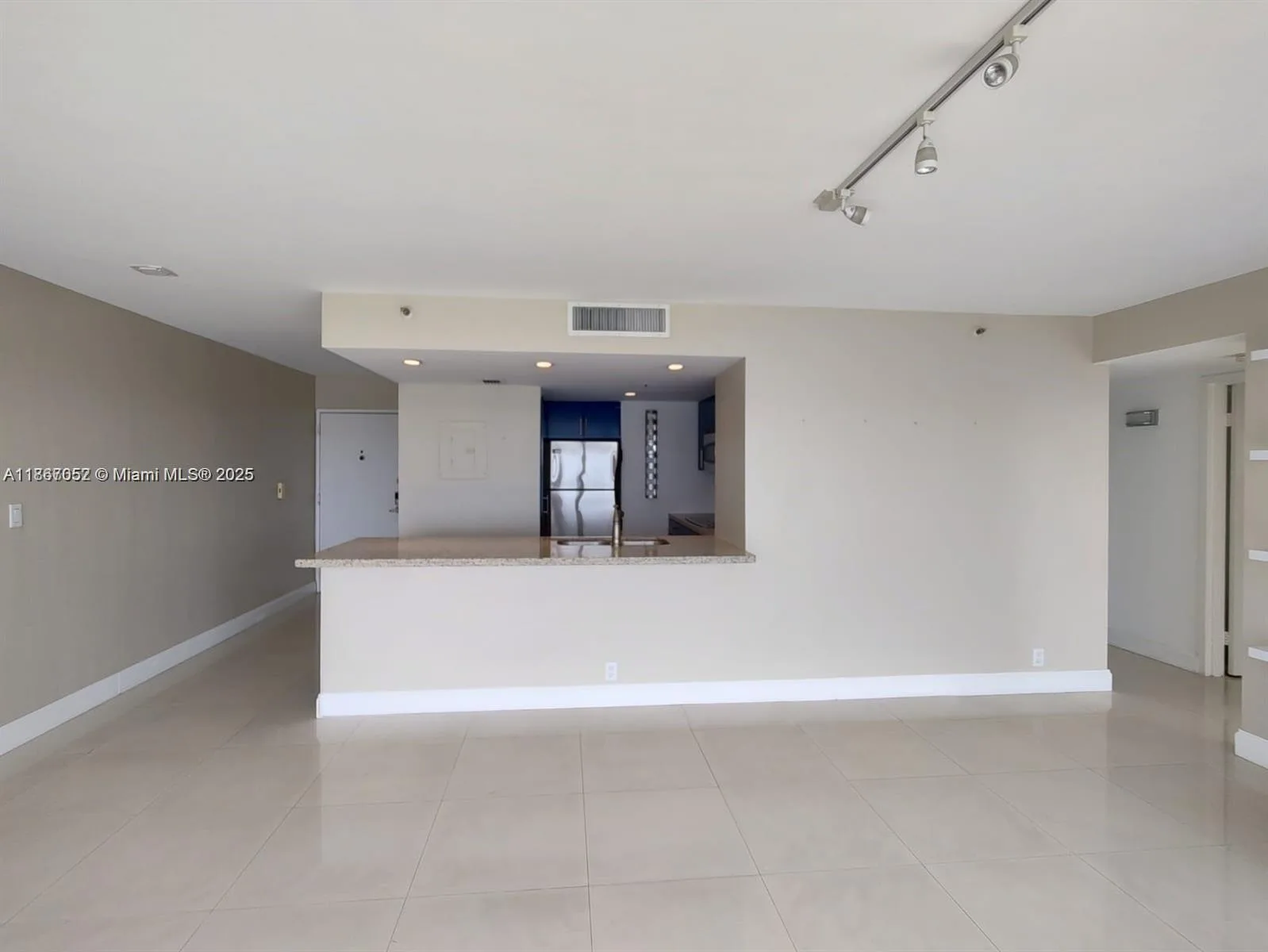 7601 E Treasure Dr # 2018, North Bay Village, FL 33141 photo 7