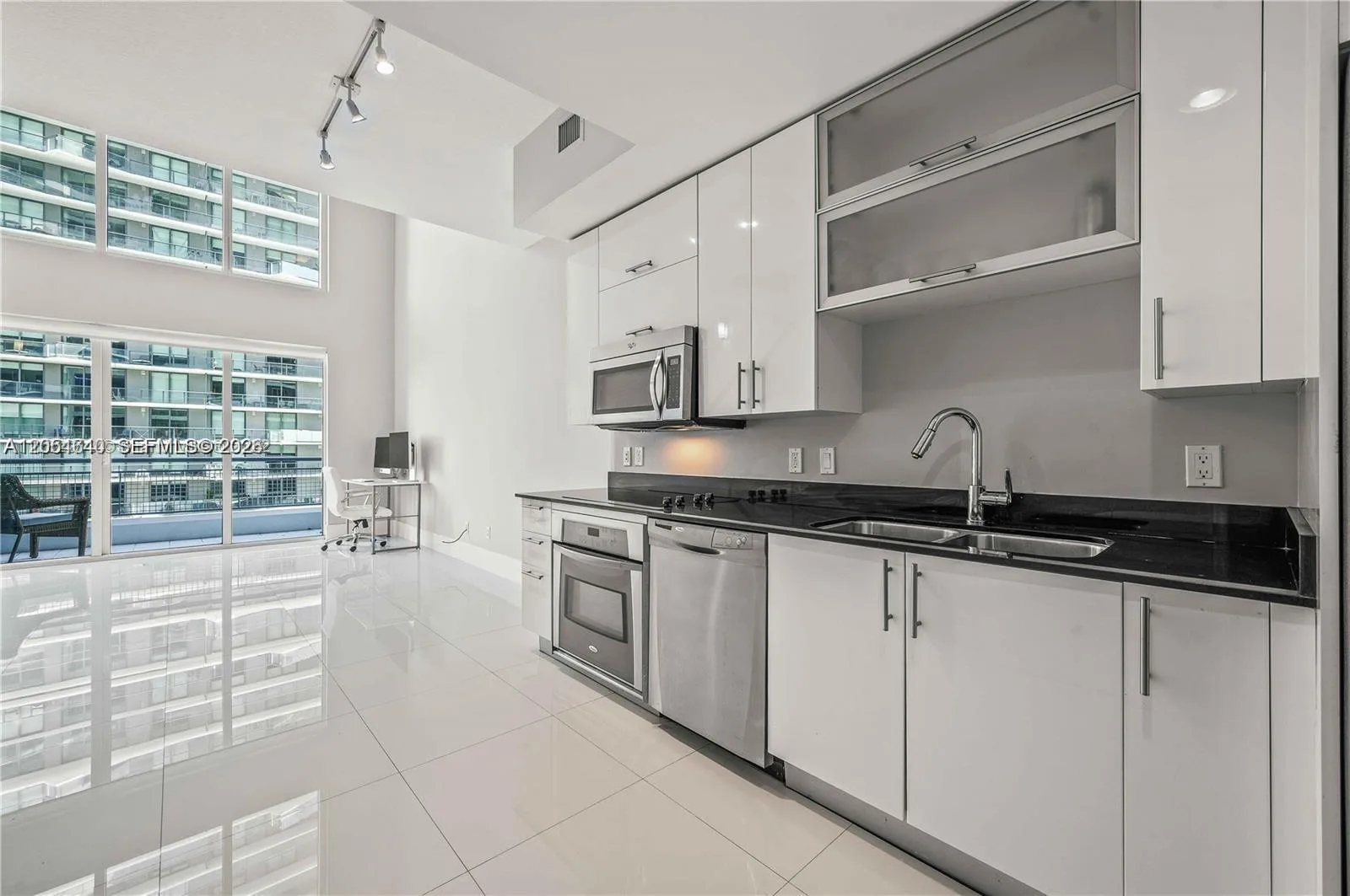 60 SW 13th St # 3618, Miami, FL 33130 photo 3