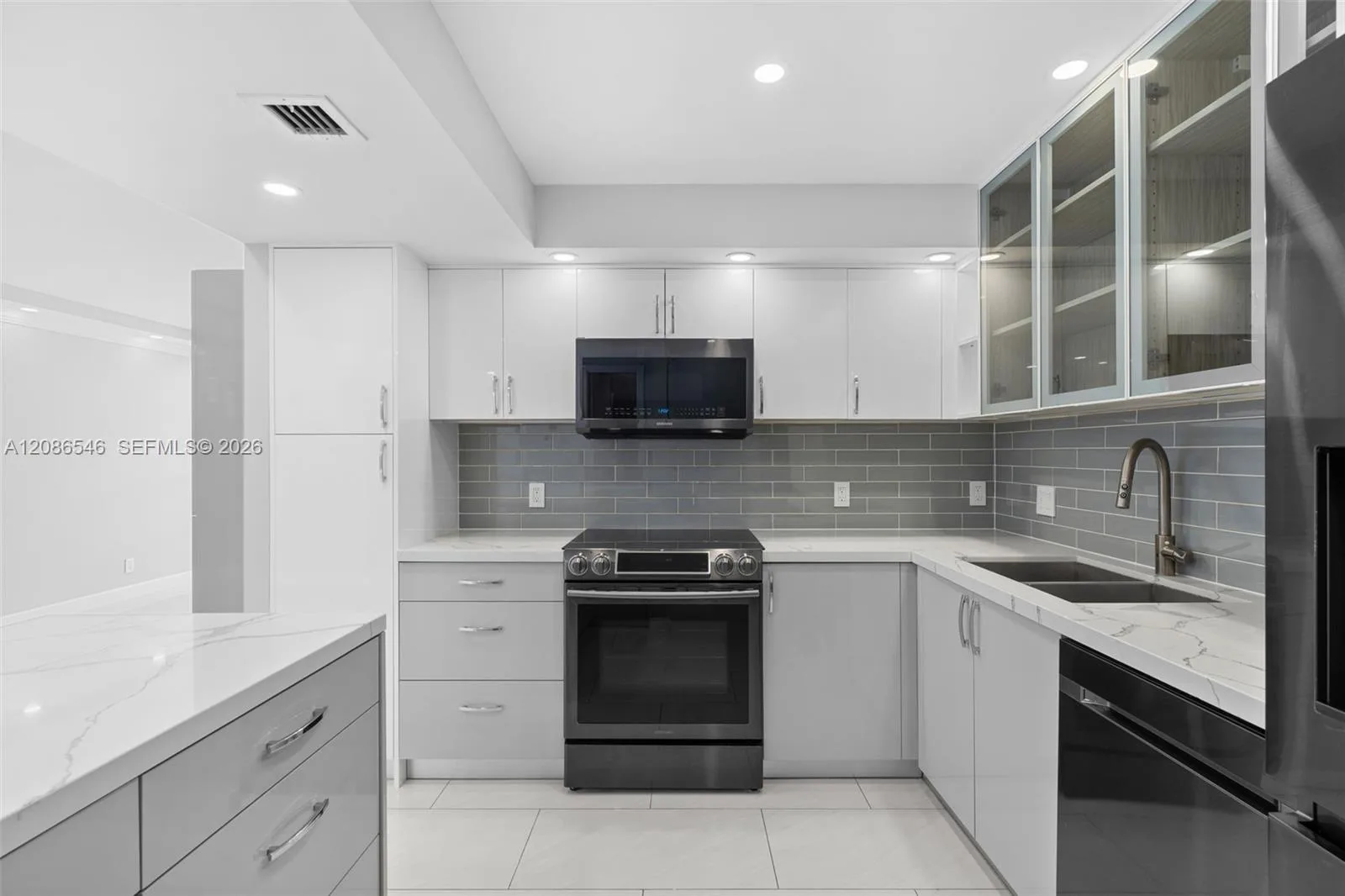 701 Three Islands Blvd # 411, Hallandale Beach, FL 33009