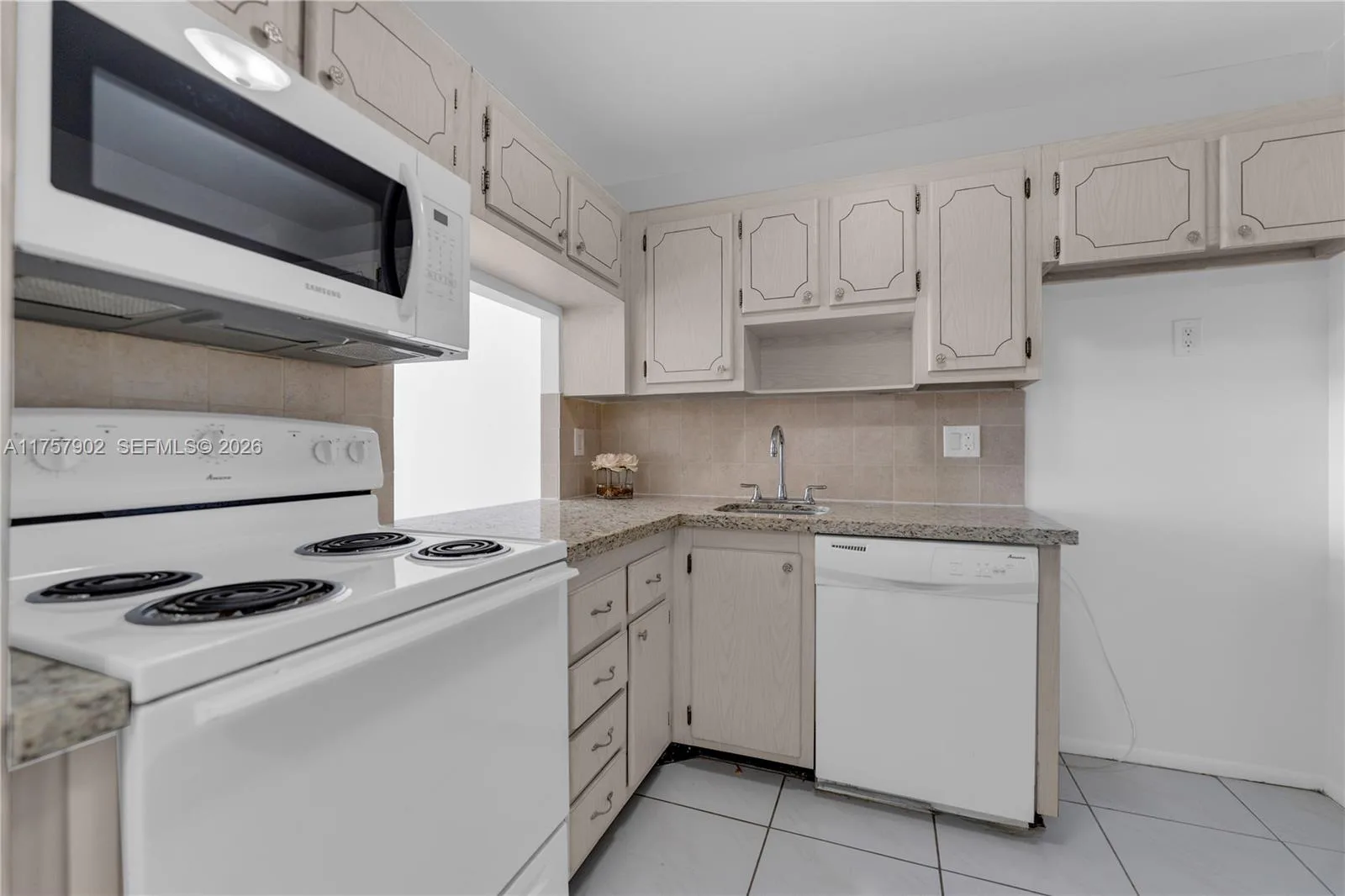 1817 S Ocean Dr # 827, Hallandale Beach, FL 33009 photo 3