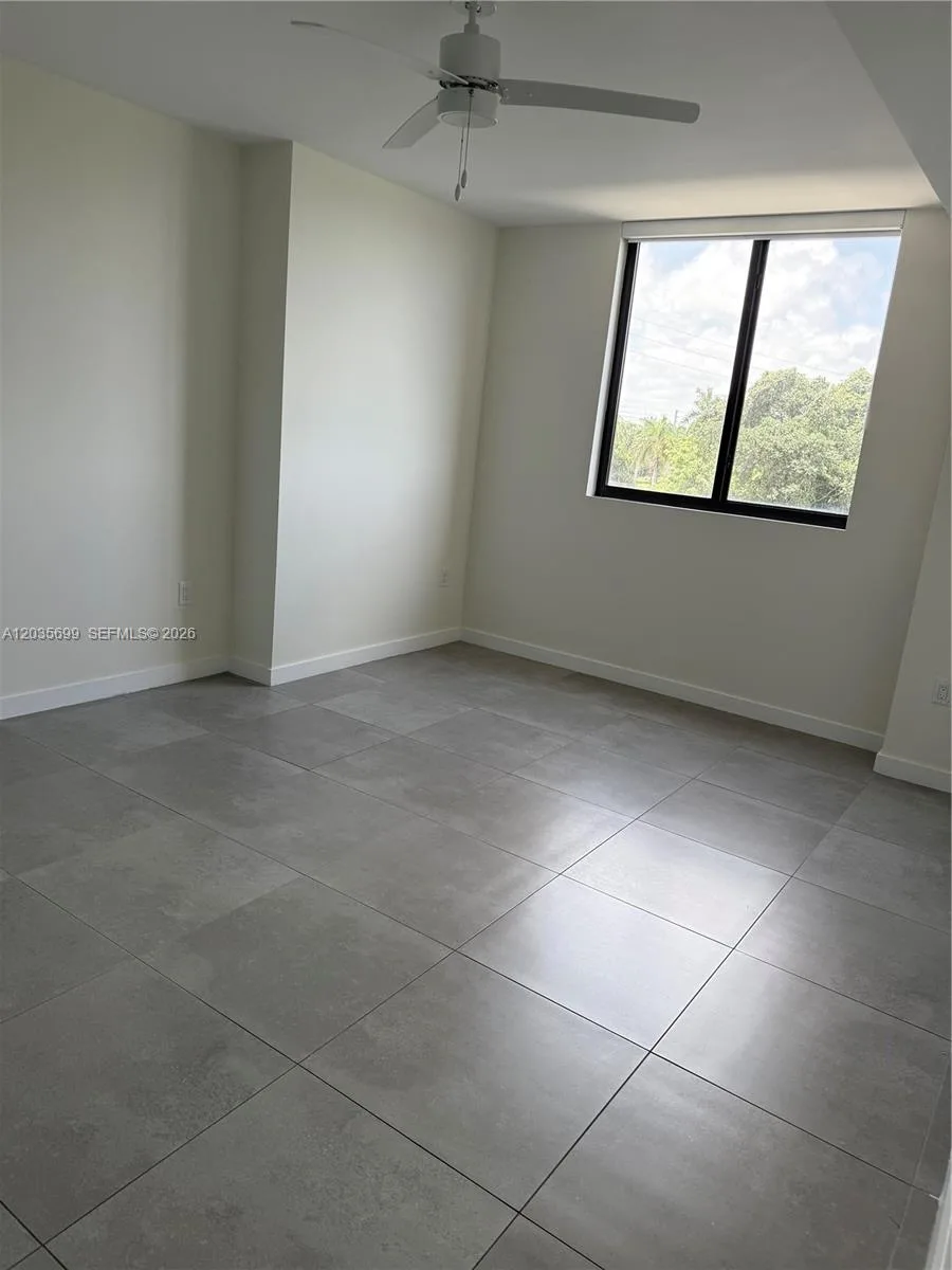 16395 Biscayne Blvd # 318, North Miami Beach, FL 33160