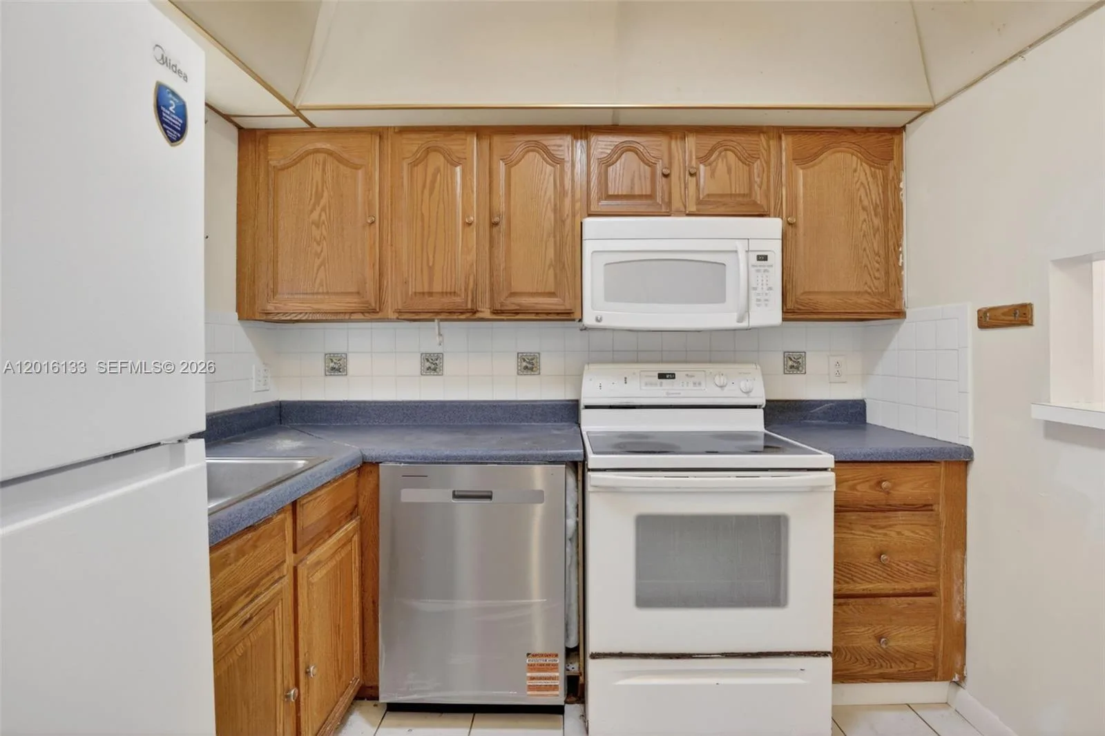 3048 E Sunrise Lakes Dr # 220, Sunrise, FL 33322 photo 7