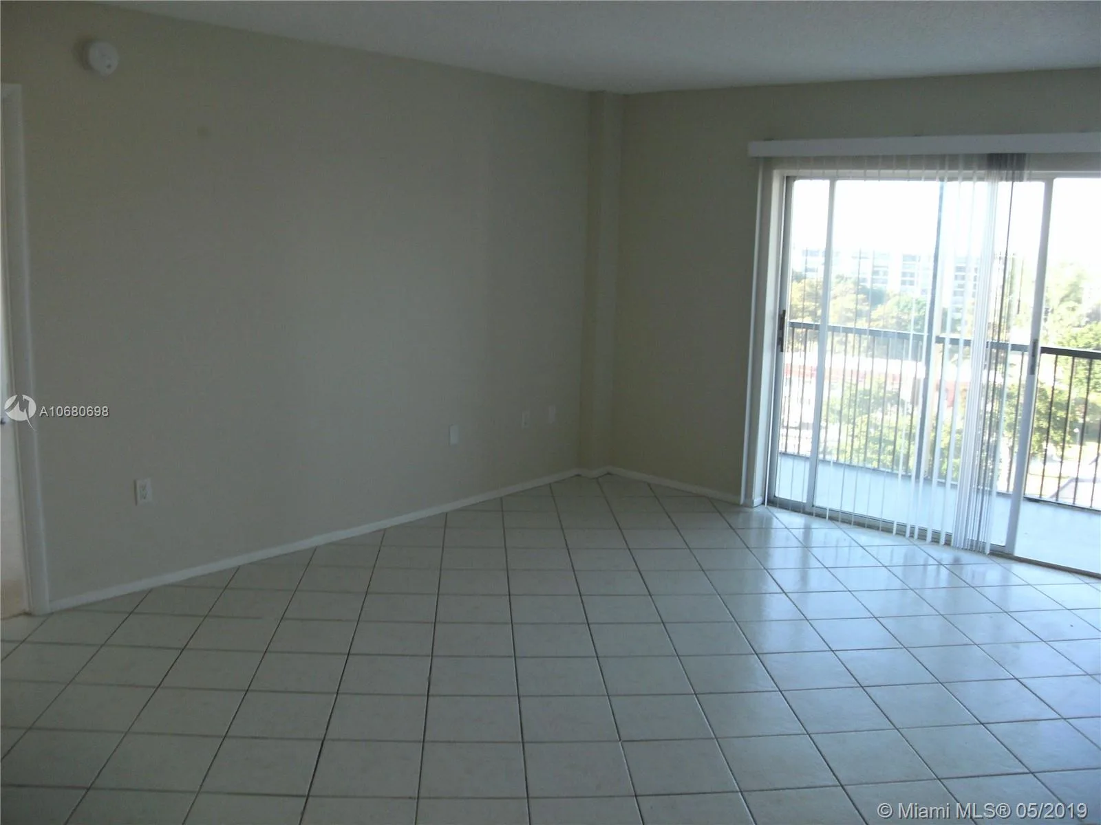 4174 Inverrary Dr # 911, Lauderhill, FL 33319