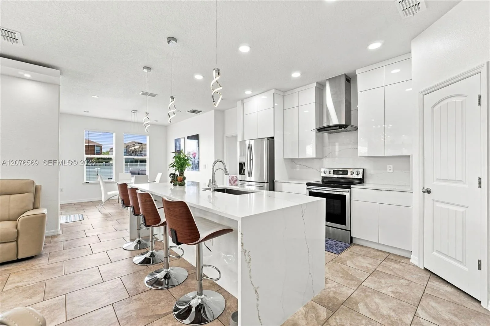2050 Beacon Landing Circle, Orlando, FL 32824 photo 6