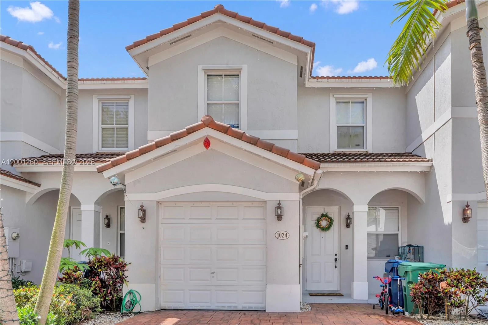 1024 NE 208th St, Miami, FL 33179 photo 2