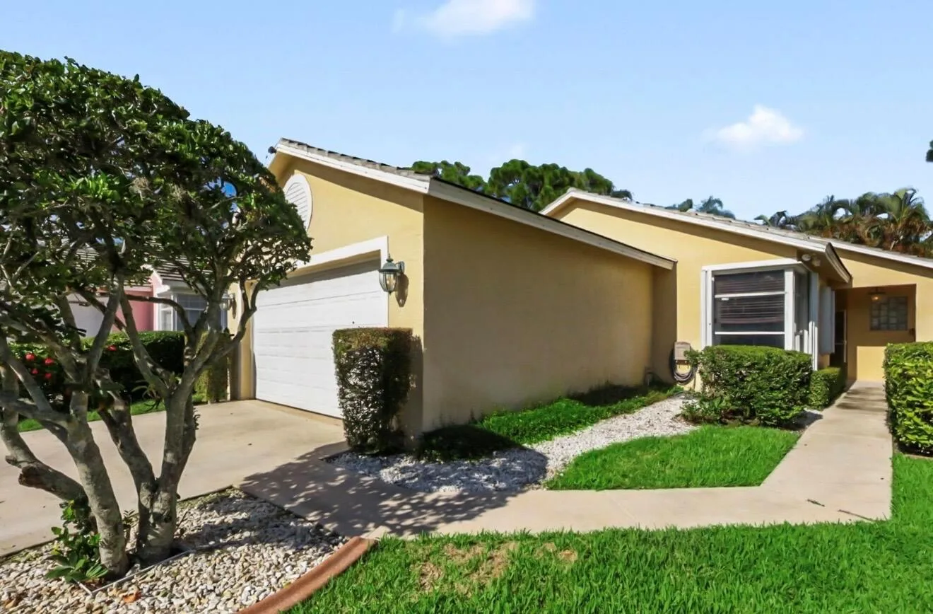 172 HARBOR LAKE Circle, FL 33413