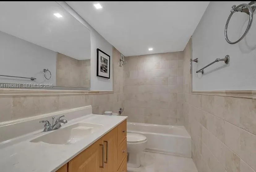 5401 Collins Ave # 411, Miami Beach, FL 33140 photo 12