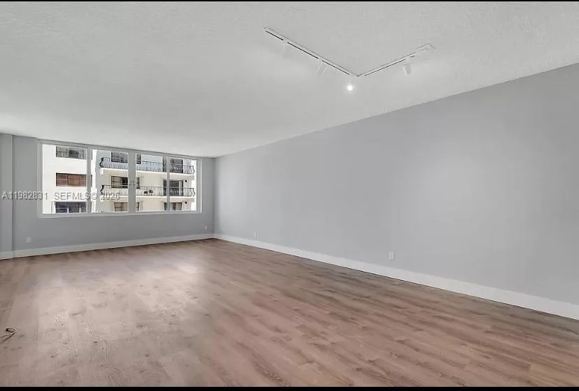 5401 Collins Ave # 411, Miami Beach, FL 33140 photo 3