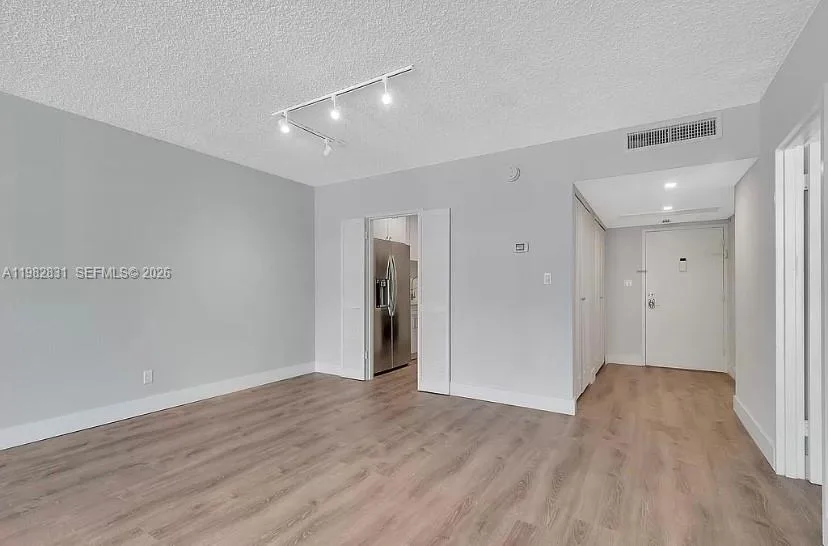 5401 Collins Ave # 411, Miami Beach, FL 33140 photo 7