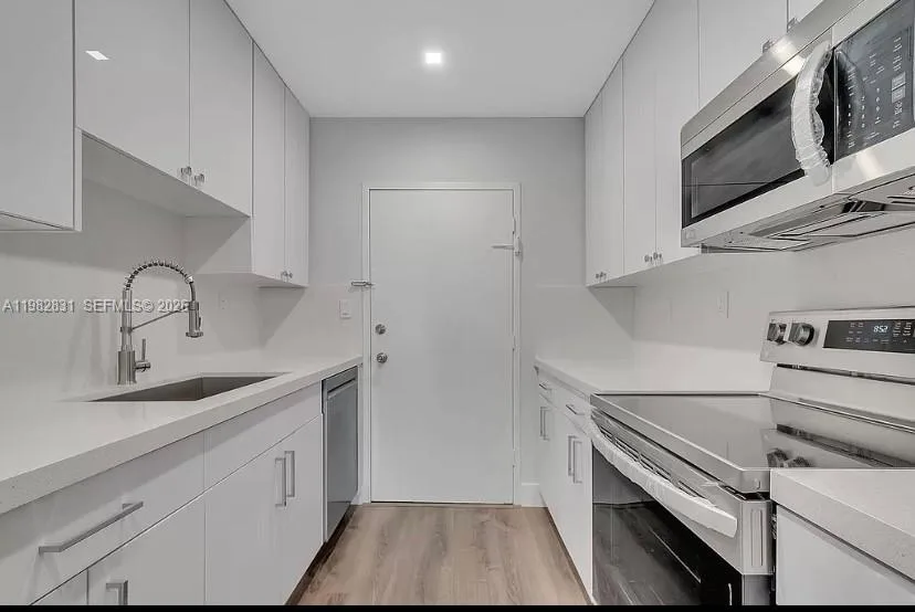 5401 Collins Ave # 411, Miami Beach, FL 33140 photo 8