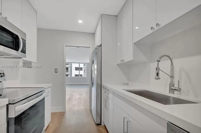 5401 Collins Ave # 411, Miami Beach, FL 33140 photo 9