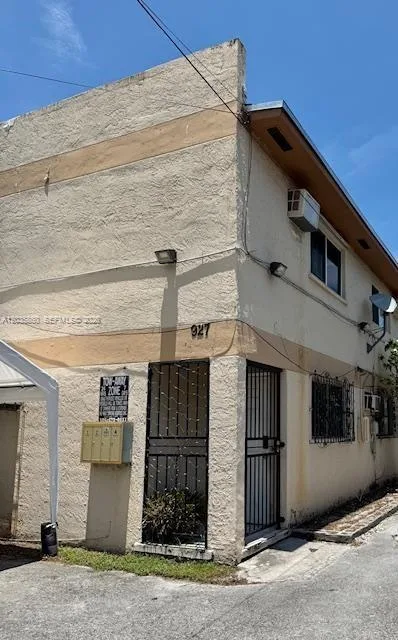 927 NW 7th Ct # 2, Miami, FL 33136