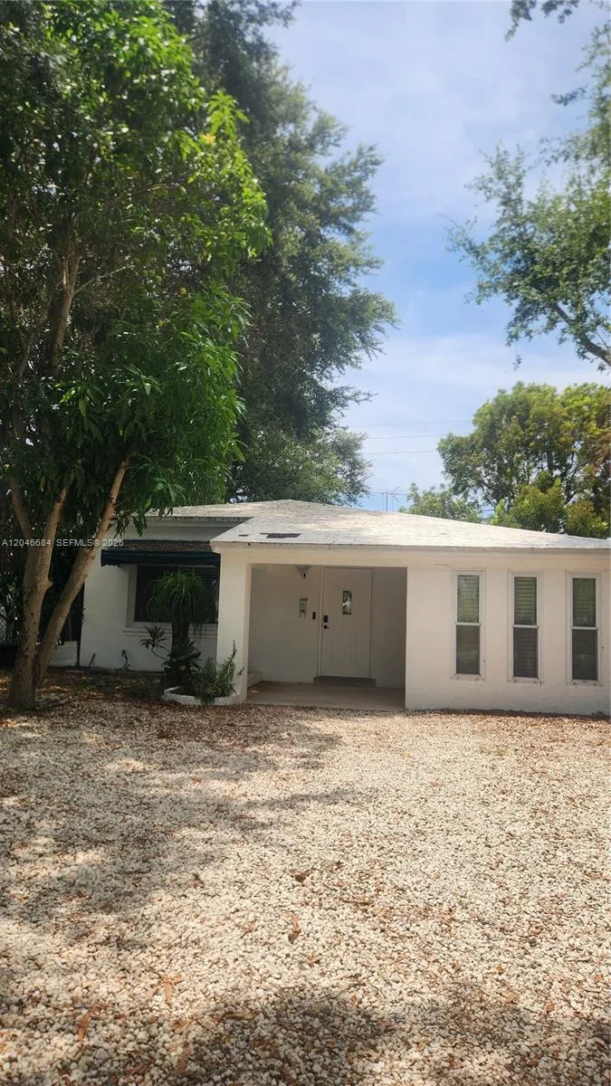 2174 NE 182nd St, North Miami Beach, FL 33162 photo 2