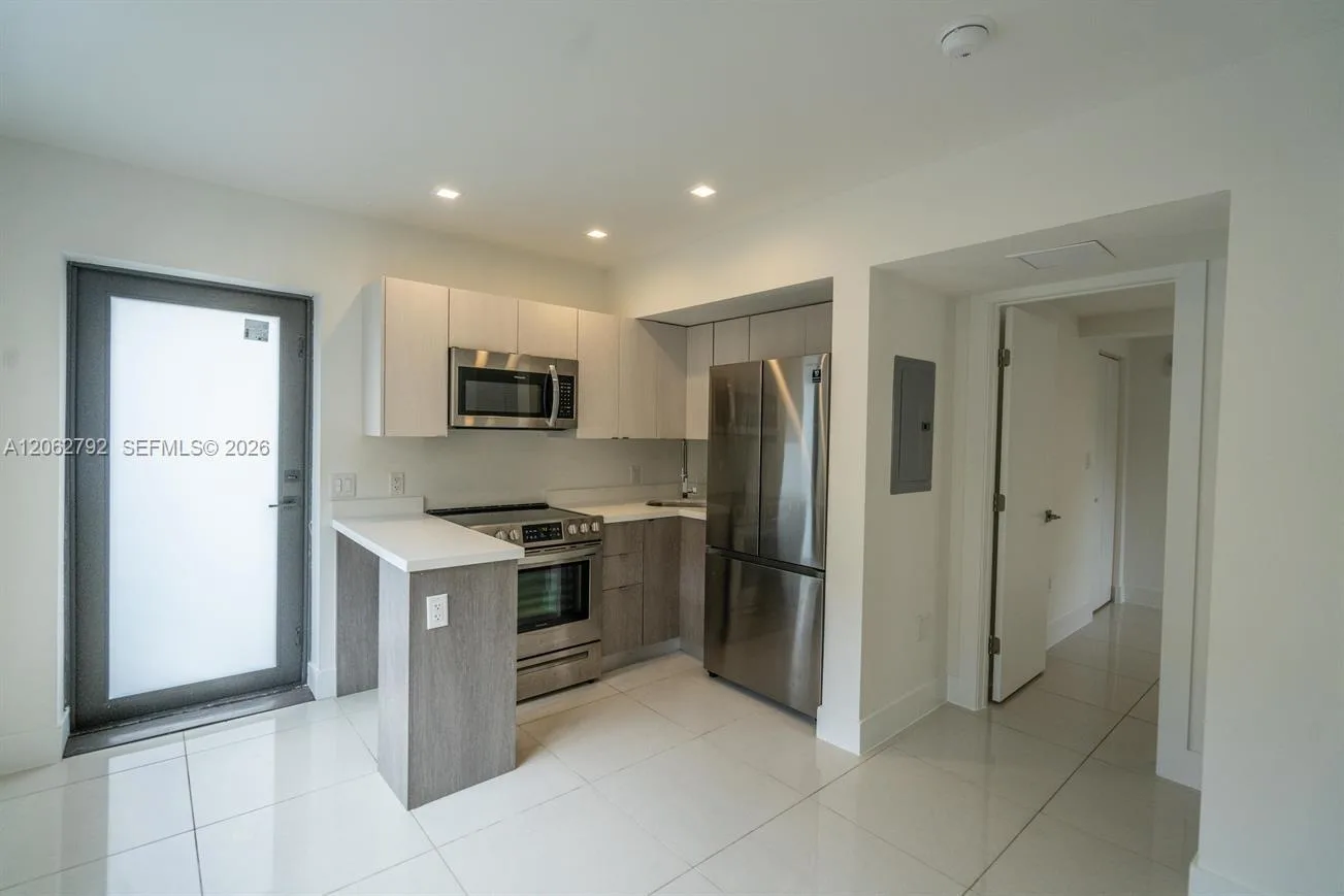 1971 Bay Dr # 110, Miami Beach, FL 33141 photo 3