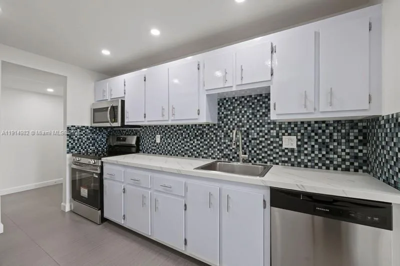 4174 Inverrary Dr # 902, Lauderhill, FL 33319 photo 2
