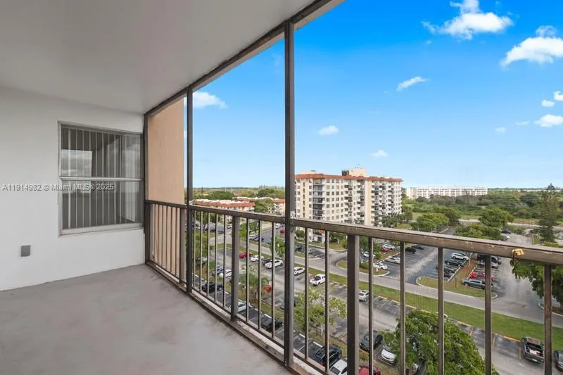 4174 Inverrary Dr # 902, Lauderhill, FL 33319 photo 4