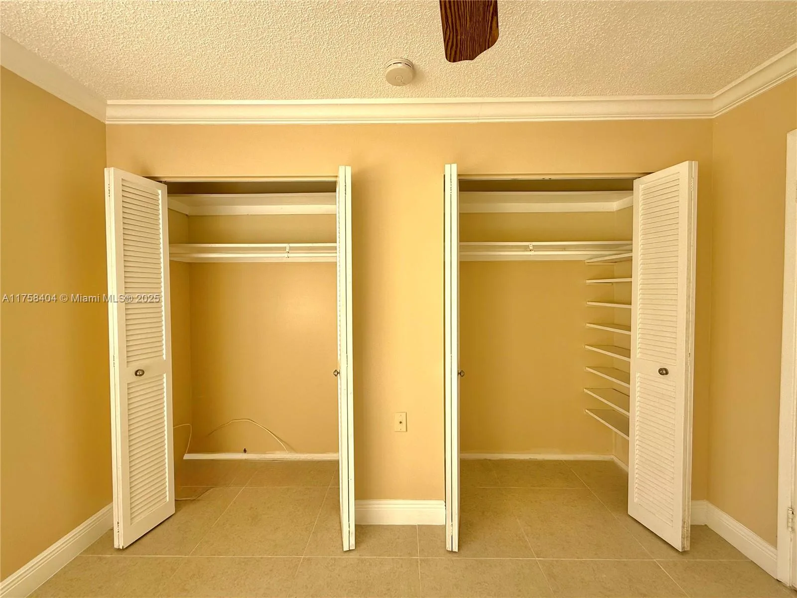 920 NE 199th St # 4J, Miami, FL 33179 photo 11