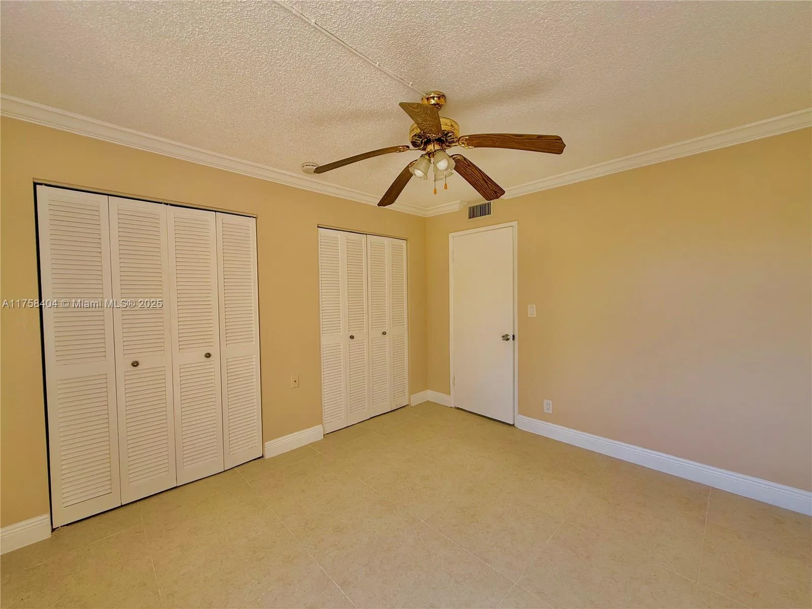 920 NE 199th St # 4J, Miami, FL 33179 photo 13